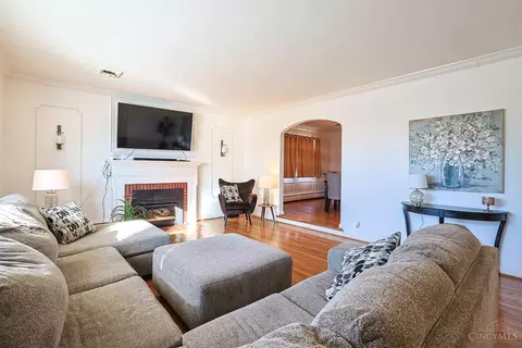 Living - 7968 State Rd, Cincinnati, OH 45255 photo 3 of 5