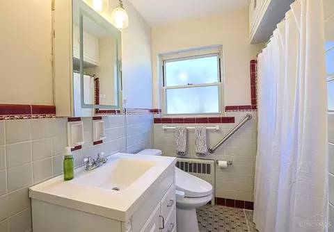 Bath - 7968 State Rd, Cincinnati, OH 45255 photo 1 of 3