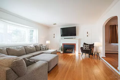 Living - 7968 State Rd, Cincinnati, OH 45255 photo 4 of 5
