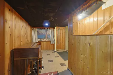 Entry Way - 7968 State Rd, Cincinnati, OH 45255 photo 3 of 3