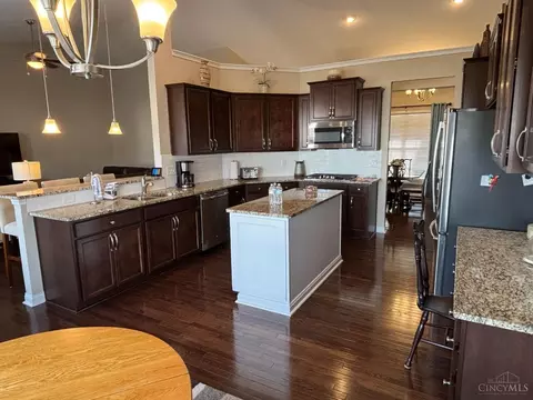 Kitchen - 1294 Clemente Ct, Batavia, OH 45103 photo 4 of 4