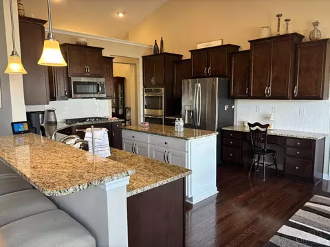 Kitchen - 1294 Clemente Ct, Batavia, OH 45103 photo 3 of 4