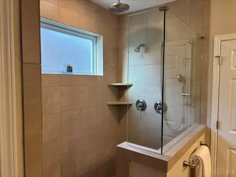 Bath - 1294 Clemente Ct, Batavia, OH 45103 photo 2 of 2