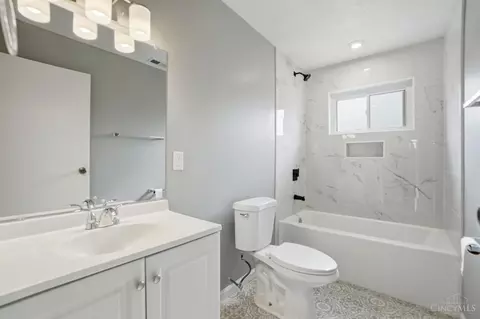 Bath - 2659 Roosevelt Ave, Cincinnati, OH 45231 photo 1 of 1