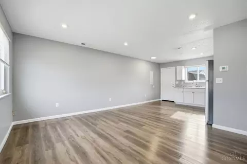 Living - 2659 Roosevelt Ave, Cincinnati, OH 45231 photo 2 of 3