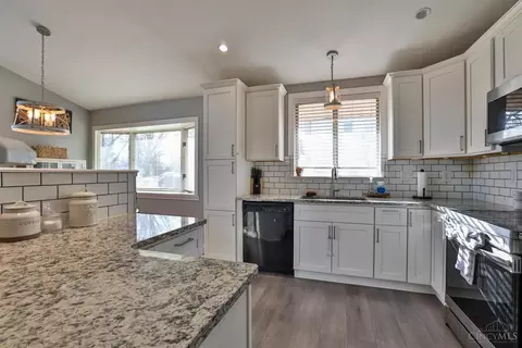 Kitchen - 835 Cascade Rd, Forest Park, OH 45240 photo 2 of 3