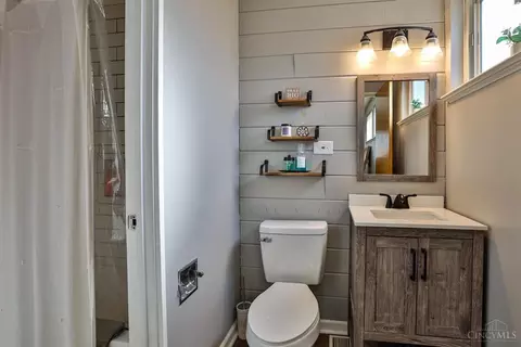 Bath - 835 Cascade Rd, Forest Park, OH 45240 photo 1 of 4