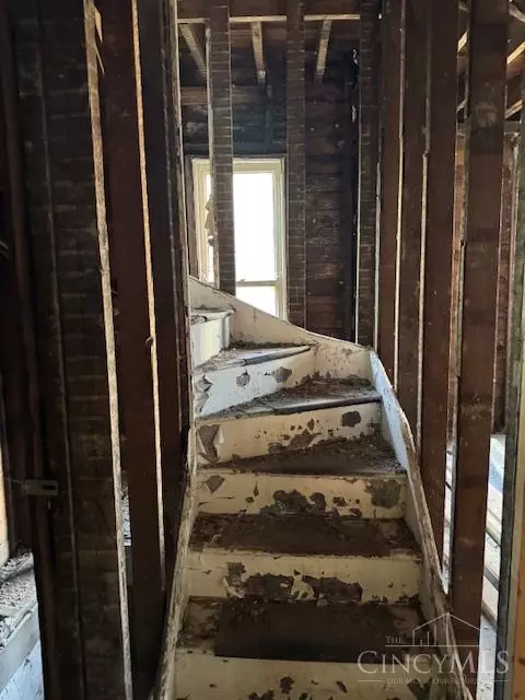 Entry Way - 316 Mcgregor Ave, Cincinnati, OH 45219 photo 5 of 8