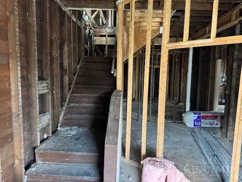 Entry Way - 316 Mcgregor Ave, Cincinnati, OH 45219 photo 1 of 8