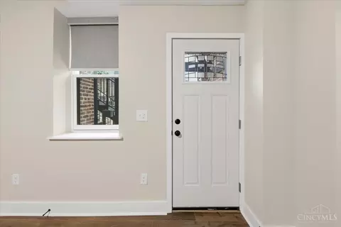 Entry Way - 142 Clifton Ave, Cincinnati, OH 45202 photo 1 of 2