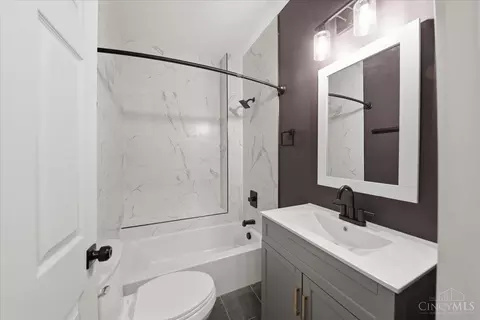 Bath - 142 Clifton Ave, Cincinnati, OH 45202 photo 4 of 5