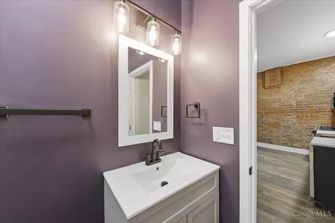 Bath - 142 Clifton Ave, Cincinnati, OH 45202 photo 3 of 5