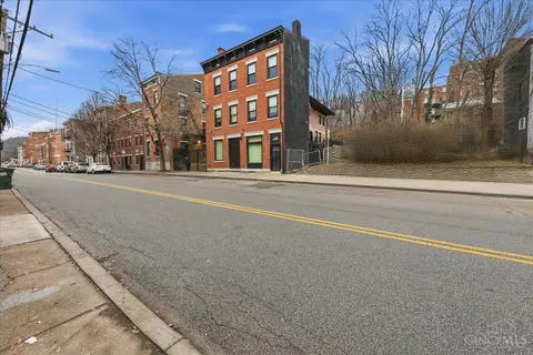 142 Clifton Ave, Cincinnati, OH 45202