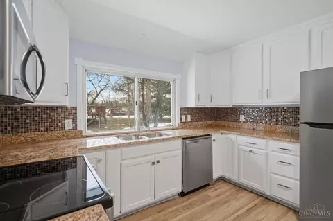 Kitchen - 9469 Beech Dr, Cincinnati, OH 45231 photo 2 of 3