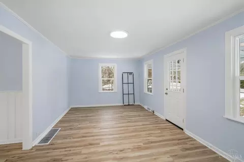 Living - 9469 Beech Dr, Cincinnati, OH 45231 photo 2 of 5