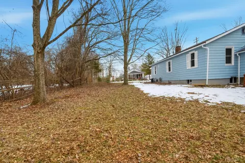 Exterior - 9469 Beech Dr, Cincinnati, OH 45231 photo 11 of 13