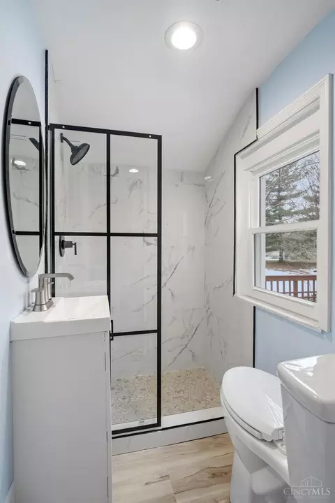 Bath - 9469 Beech Dr, Cincinnati, OH 45231 photo 1 of 2