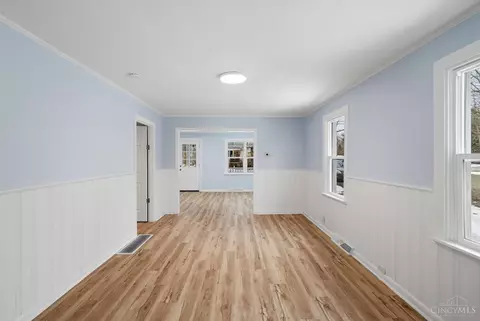 Living - 9469 Beech Dr, Cincinnati, OH 45231 photo 5 of 5