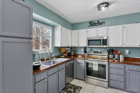 Kitchen - 104 Circle Dr, Harrison, OH 45030 photo 3 of 6