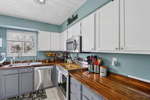 Kitchen - 104 Circle Dr, Harrison, OH 45030 photo 6 of 6