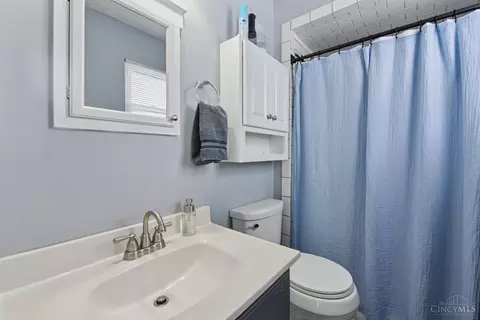 Bath - 104 Circle Dr, Harrison, OH 45030 photo 3 of 4