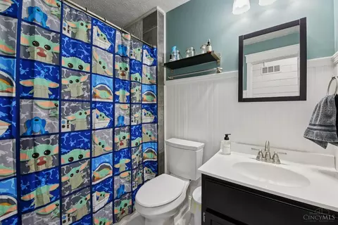 Bath - 104 Circle Dr, Harrison, OH 45030 photo 1 of 4