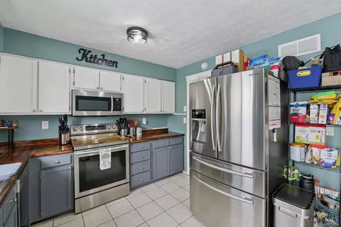 Kitchen - 104 Circle Dr, Harrison, OH 45030 photo 4 of 6