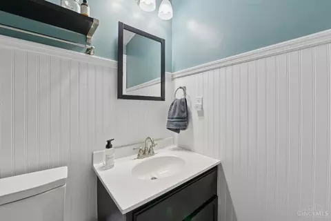 Bath - 104 Circle Dr, Harrison, OH 45030 photo 2 of 4