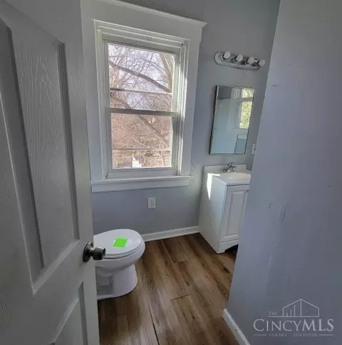 Bath - 3235 Wold Ave, Cincinnati, OH 45207 photo 2 of 2
