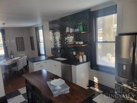 Kitchen - 325 Sharon Rd, Glendale, OH 45246 photo 1 of 2
