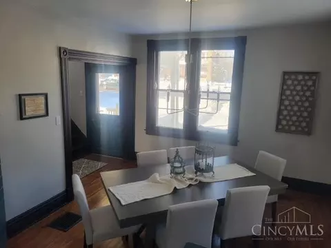 Dining - 325 Sharon Rd, Glendale, OH 45246 photo 1 of 2
