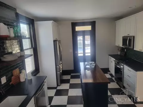 Kitchen - 325 Sharon Rd, Glendale, OH 45246 photo 2 of 2