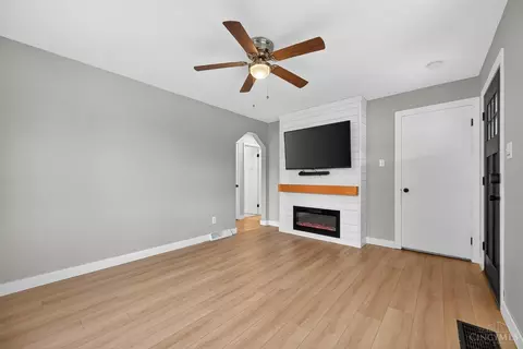 Living - 2258 Hunt Rd, Reading, OH 45215 photo 4 of 5