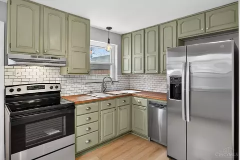 Kitchen - 2258 Hunt Rd, Reading, OH 45215 photo 2 of 4