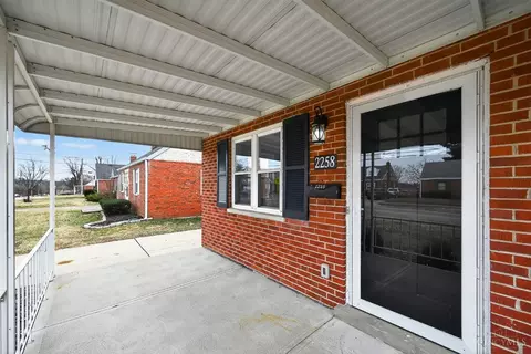 Exterior - 2258 Hunt Rd, Reading, OH 45215 photo 3 of 7