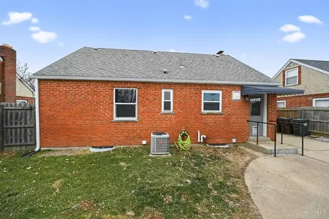 Exterior - 2258 Hunt Rd, Reading, OH 45215 photo 5 of 7
