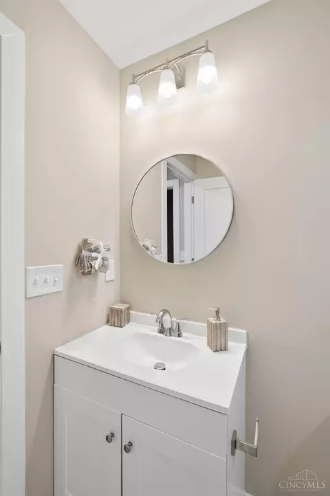 Bath - 5312 Dora Ave, Cincinnati, OH 45227 photo 13 of 14