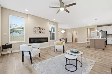 Living - 5312 Dora Ave, Cincinnati, OH 45227 photo 4 of 5