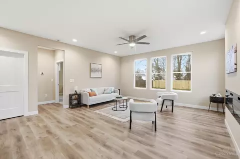 Living - 5312 Dora Ave, Cincinnati, OH 45227 photo 1 of 5