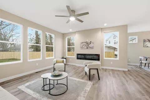 Living - 5312 Dora Ave, Cincinnati, OH 45227 photo 3 of 5