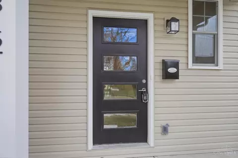 Entry Way - 5312 Dora Ave, Cincinnati, OH 45227 photo 1 of 8