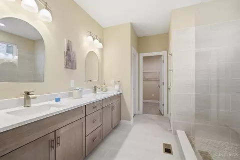 Bath - 5312 Dora Ave, Cincinnati, OH 45227 photo 3 of 14