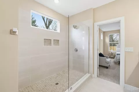 Bath - 5312 Dora Ave, Cincinnati, OH 45227 photo 6 of 14