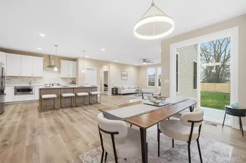 Dining - 5312 Dora Ave, Cincinnati, OH 45227 photo 3 of 4