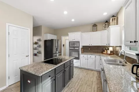 Kitchen - 443 Windfern Forest Ln, Cincinnati, OH 45244 photo 3 of 10