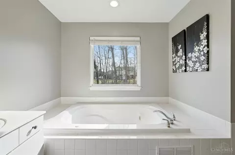 Bath - 443 Windfern Forest Ln, Cincinnati, OH 45244 photo 8 of 12