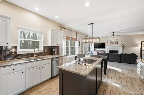 Kitchen - 443 Windfern Forest Ln, Cincinnati, OH 45244 photo 4 of 10