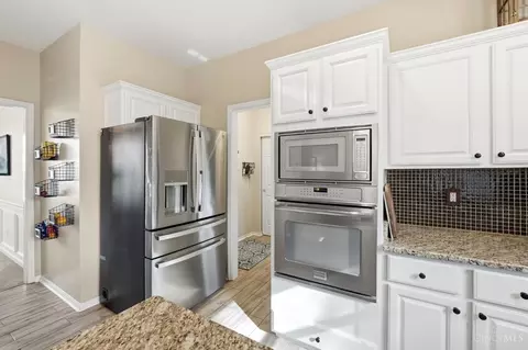 Kitchen - 443 Windfern Forest Ln, Cincinnati, OH 45244 photo 8 of 10