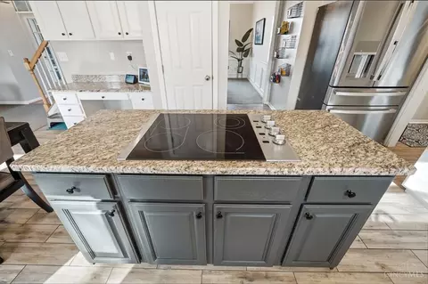 Kitchen - 443 Windfern Forest Ln, Cincinnati, OH 45244 photo 7 of 10