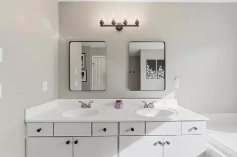 Bath - 443 Windfern Forest Ln, Cincinnati, OH 45244 photo 6 of 12